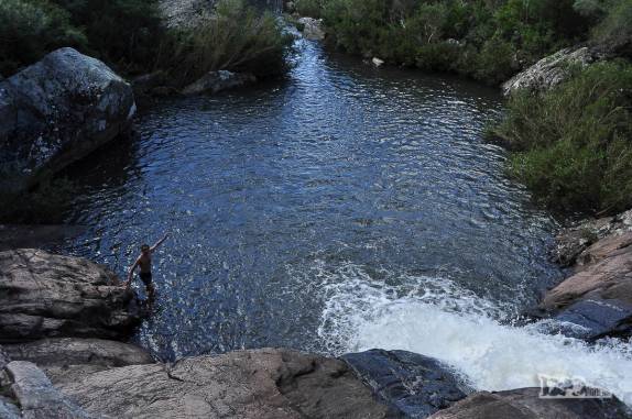 Preparando-se para um mergulho no Salto del Penitente, na região de Villa Serrana, no Uruguai